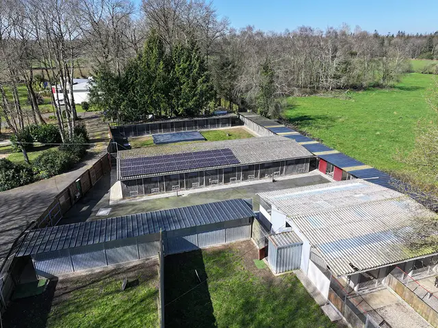 Le Chenil Saint-Roch vu du ciel, entouré de bocage au Bois Saint-Pierre