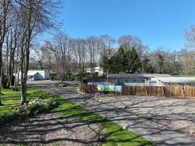 Allée d’accès au chenil au lieu-dit Le Bois Saint-Pierre